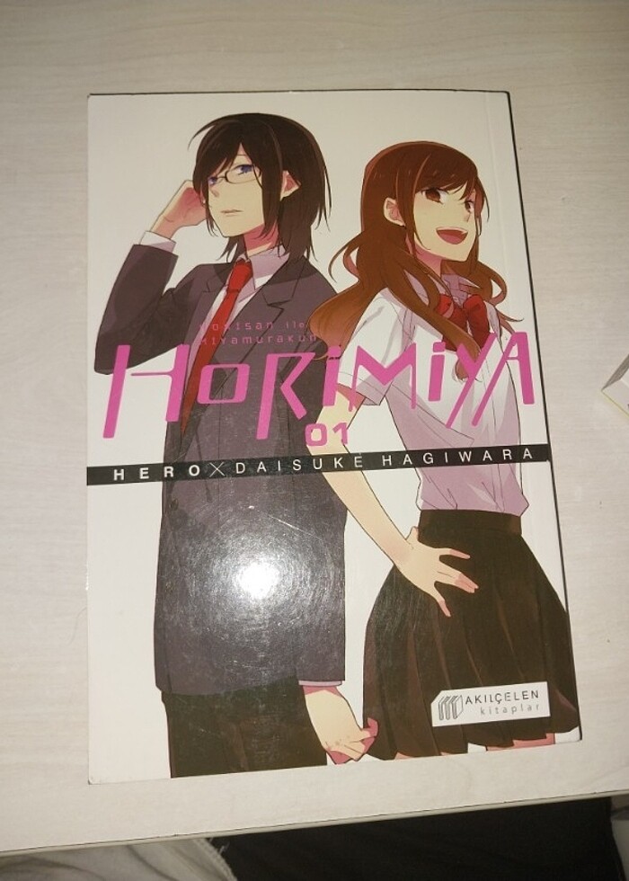 Horimiya
Horisan ile Miyamurakan 
1.cilt 2.cilt 3.cilt Akılçelen - Görsel 2