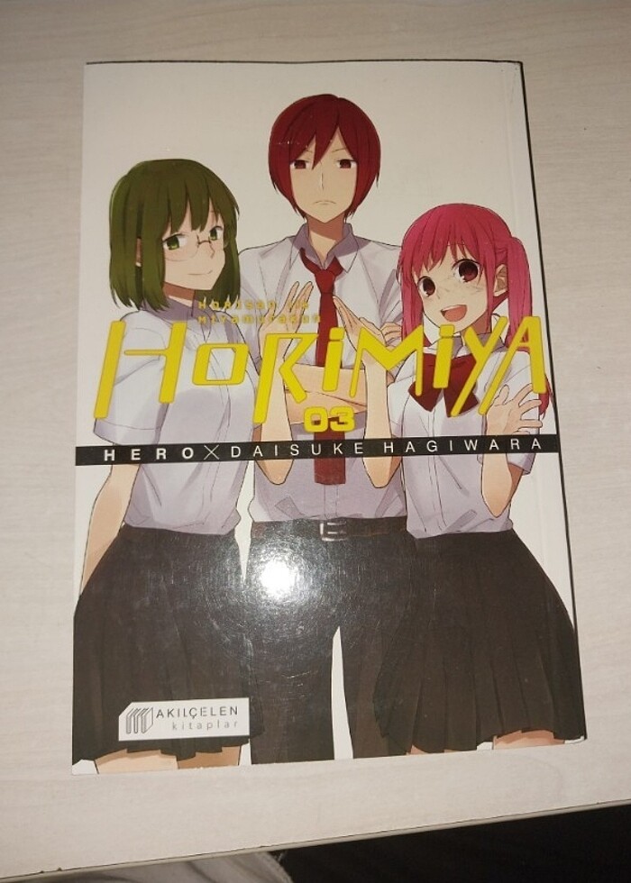 Horimiya
Horisan ile Miyamurakan 
1.cilt 2.cilt 3.cilt Akılçelen - Görsel 4