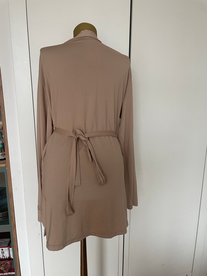 Bej V Yaka Uzun Kollu sabahlık - Görsel 2