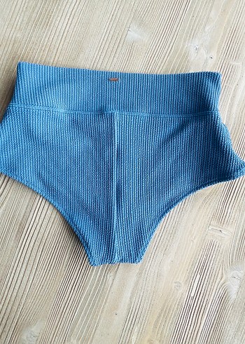 l Beden Mavi Pileli Mini Bikini Altı