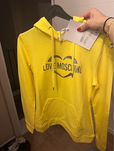 Moschino Orjinal etiketli mağaza ürünü