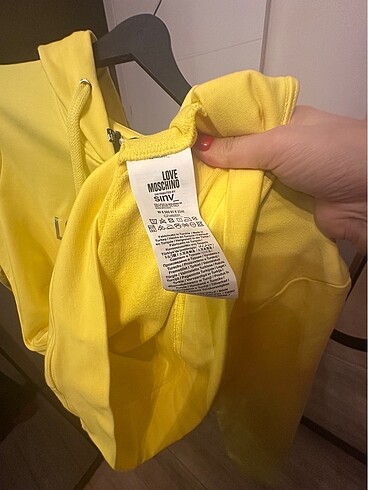 m Beden sarı Renk Moschino Orjinal etiketli mağaza ürünü