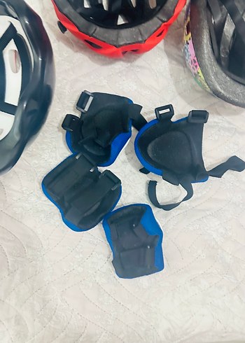 Renkli Desenli Erkek Çocuk Kask ve Koruyucu Seti - Görsel 4