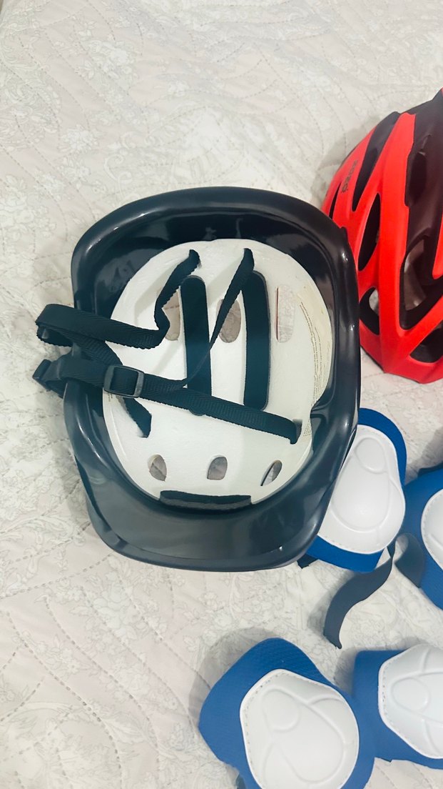 Renkli Desenli Erkek Çocuk Kask ve Koruyucu Seti - Görsel 2