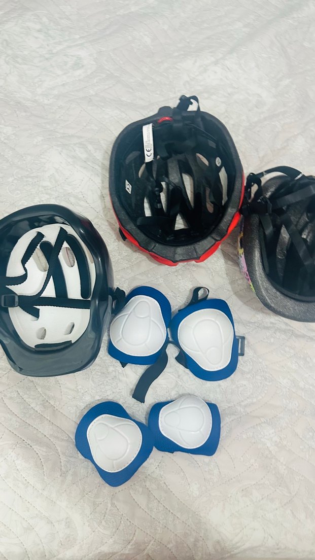 Renkli Desenli Erkek Çocuk Kask ve Koruyucu Seti - Görsel 3