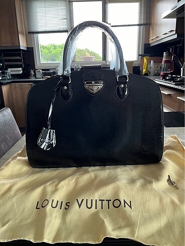 Louis vuitton rugan çanta