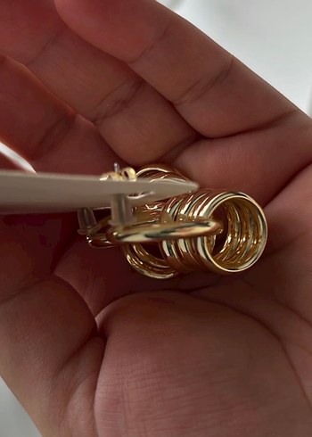 Zincir Detaylı Mini Altın Küpeler - Görsel 3