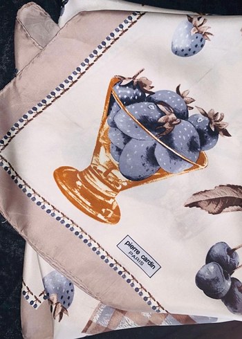 Bej Düğmeli Parisli İpek Fular - Görsel 3