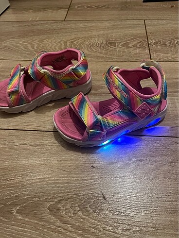 Skechers ışıklı sandalet
