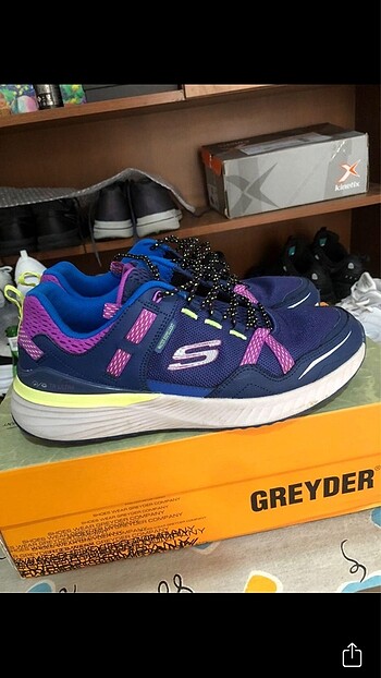 Skechers