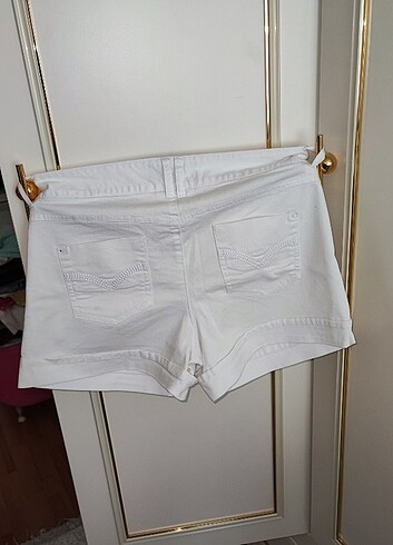 Beyaz şort 42 beden - Görsel 2