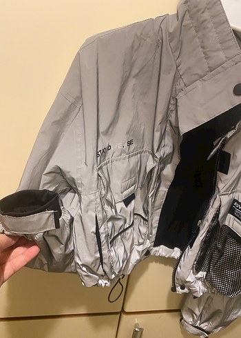 Bershka gri reflektörlü Kısa mont rüzgarlık - Görsel 3