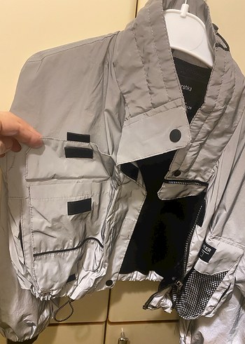 Bershka gri reflektörlü Kısa mont rüzgarlık - Görsel 5