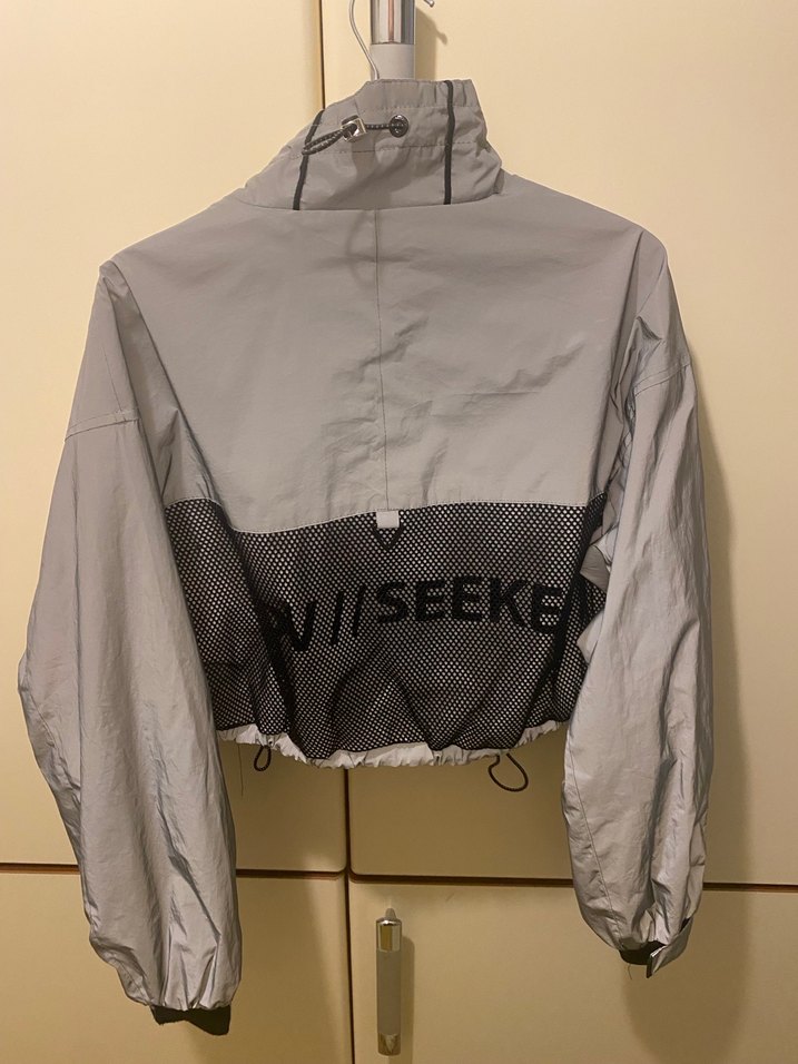 Bershka gri reflektörlü Kısa mont rüzgarlık - Görsel 4