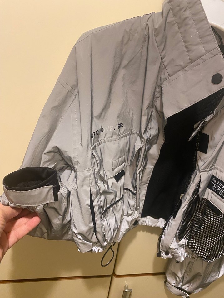 Bershka gri reflektörlü Kısa mont rüzgarlık - Görsel 3