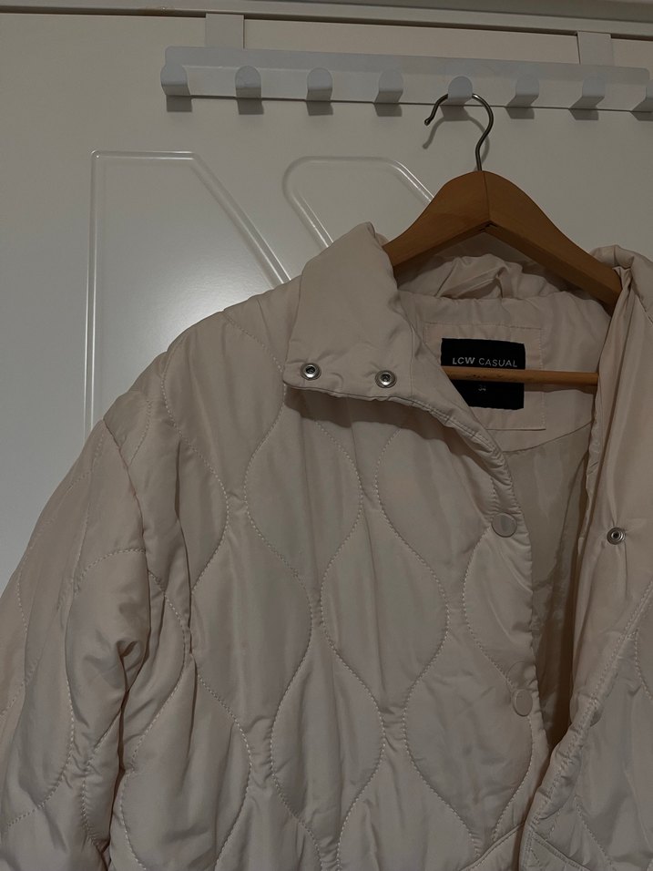 LCW BEJ KAPİTONE ŞİLME MONT - Görsel 2