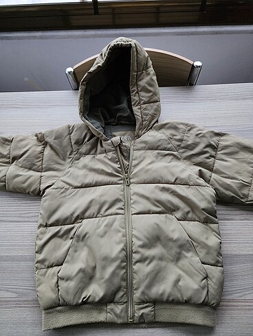 Zara Mont