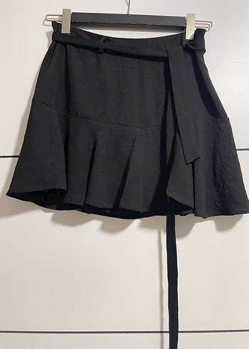 Stradivarius Stradivarius Siyah Kemerli Mini Fırfırlı Etek