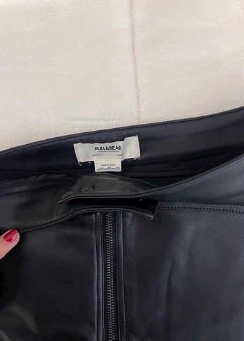 m Beden Pull and Bear Deri Siyah Mini Etek