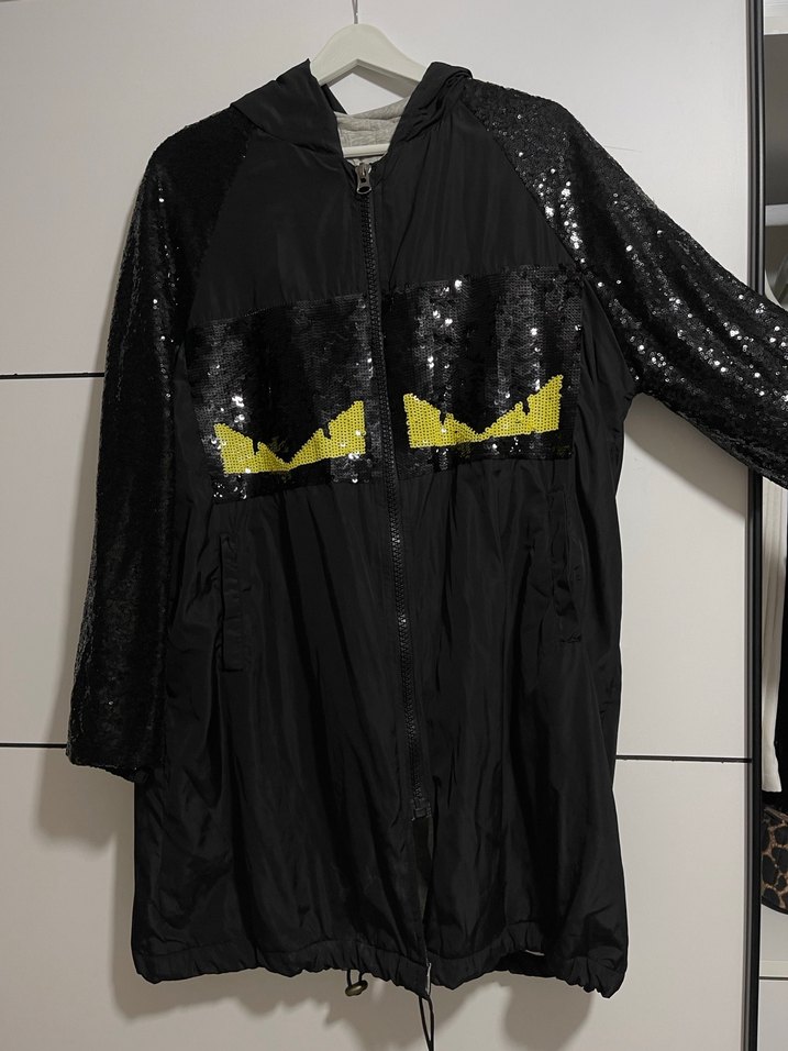 Payetli Siyah Kapüşonlu Midi Yağmurluk - Görsel 2