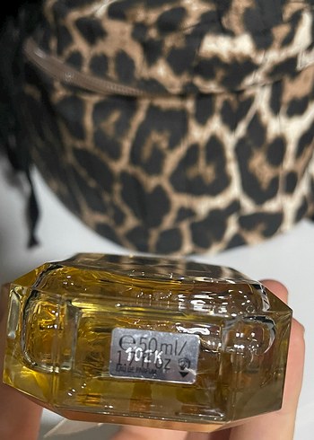 Victoria's Secret Bombshell Gold Kadın Parfümü - Görsel 4