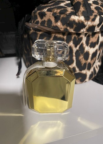 Victoria's Secret Bombshell Gold Kadın Parfümü - Görsel 3