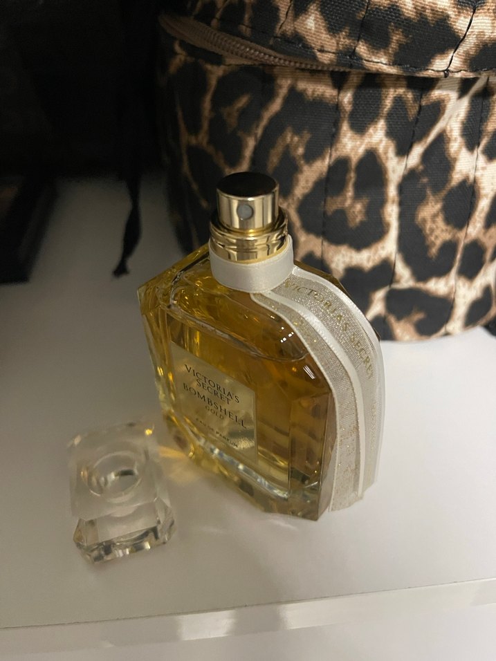 Victoria's Secret Bombshell Gold Kadın Parfümü - Görsel 2