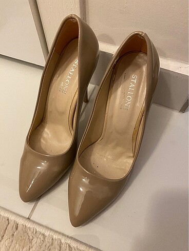 Bej stiletto