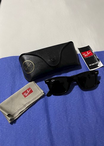 Ray-Ban Siyah Parlak Kadın Güneş Gözlüğü