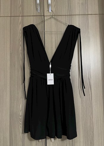 V Yaka Drapeli Siyah Mini Elbise