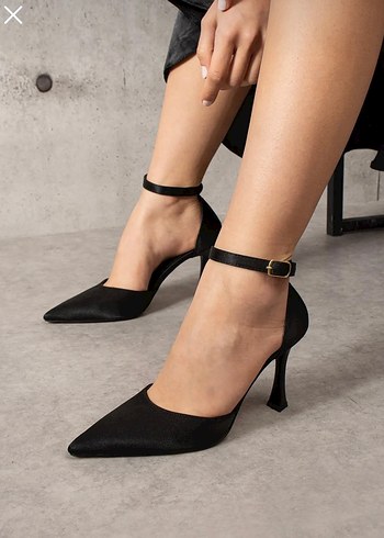 Siyah Parlak Stiletto Topuklu Kadın Ayakkabı