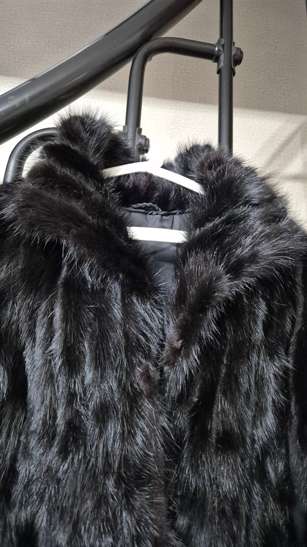 Siyah Kadın Midi Boy Kürk Detaylı Mont - Görsel 4