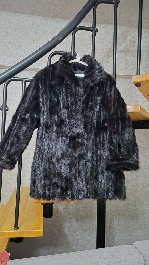 Siyah Kadın Midi Boy Kürk Detaylı Mont - Görsel 3