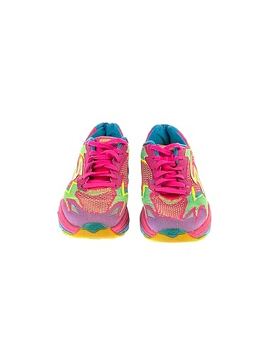 37 Beden Skechers Spor Ayakkabı %70 İndirimli.