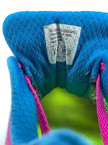 37 Beden çeşitli Renk Skechers Spor Ayakkabı %70 İndirimli.