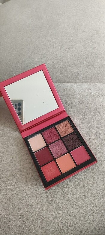 Huda Beauty Far paleti 