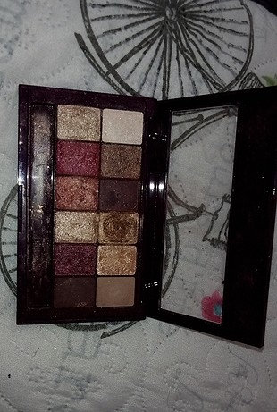 Maybelline the burgundy bar far paleti