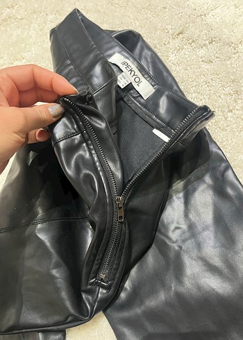 İpekyol Siyah Rugan Kemerli Pantolon - Görsel 8