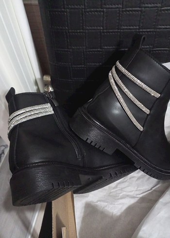 Siyah Deri Kadın Biker Botu 39 numara - Görsel 2
