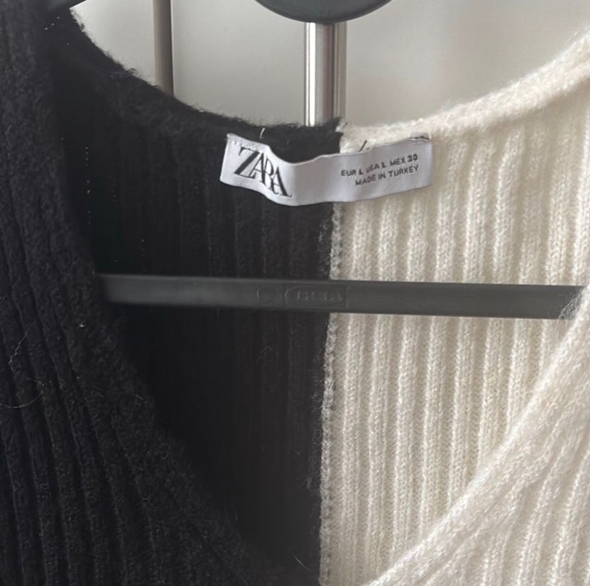 İki Renkli V Yaka Triko Kadın Kazak - Görsel 3