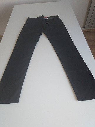 32 Beden Mat Siyah Levi's 