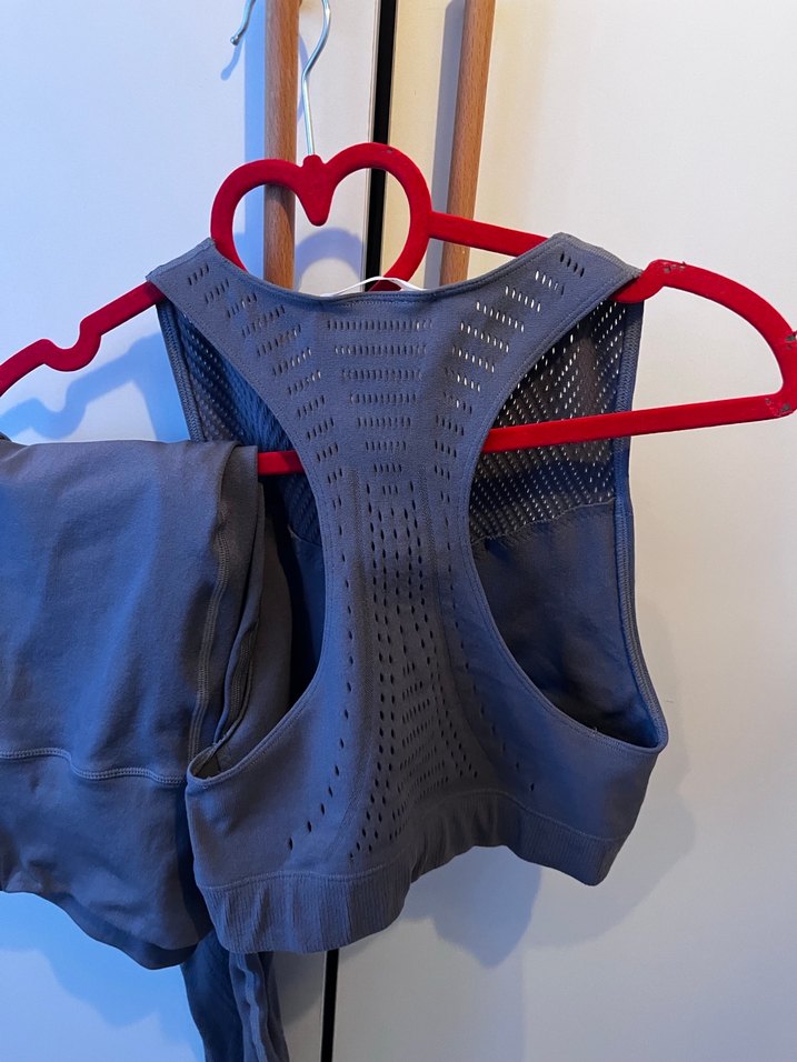 Gri Spor Tayt ve Crop Top Takım - Görsel 3