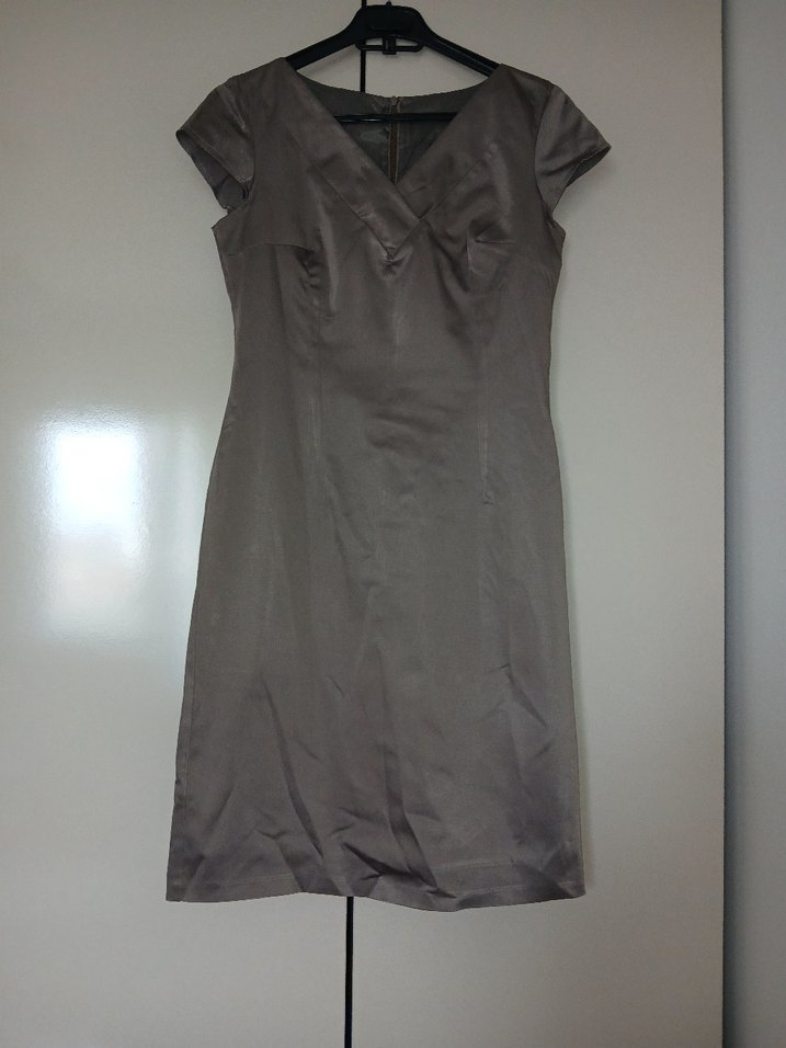 V Yakalı Kısa Kollu Bej Midi Elbise - Görsel 4