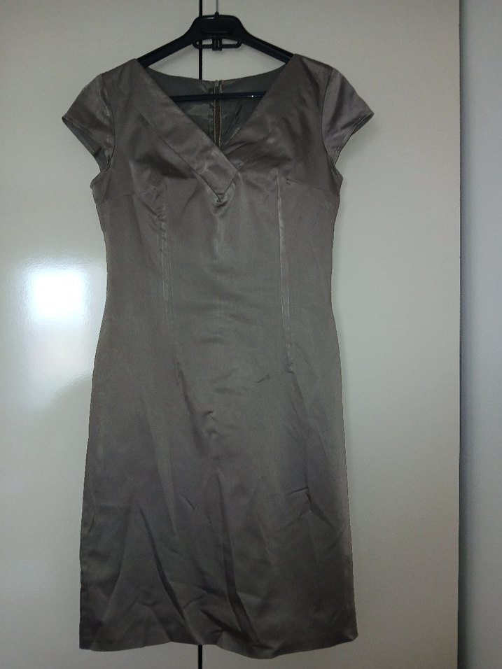 V Yakalı Kısa Kollu Bej Midi Elbise - Görsel 3