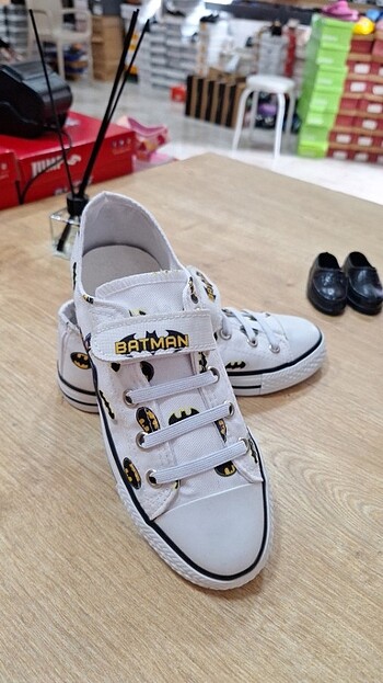32 Beden Batman converse