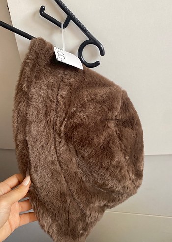 Kahverengi Kürklü Kadın Bere - Görsel 3