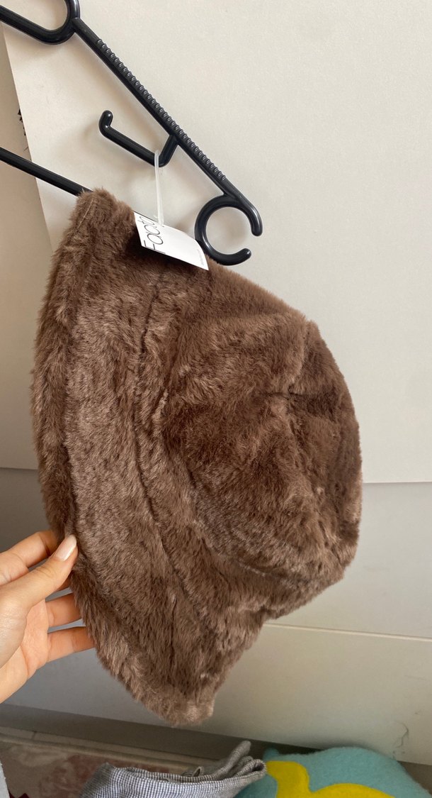 Kahverengi Kürklü Kadın Bere - Görsel 3