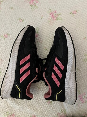 33 Beden pembe Renk Orijinal adidas ayakkabı