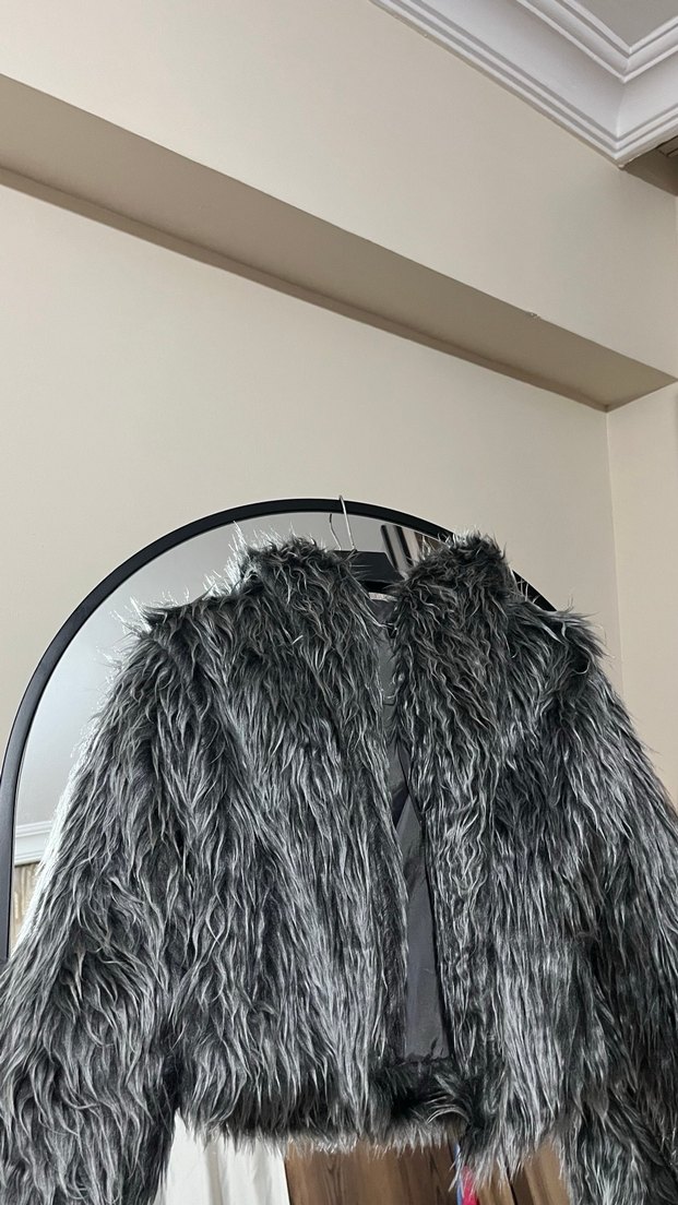 Gri V Yaka Uzun Kadın Suni Kürk - Görsel 3