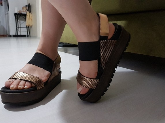 37 Beden Çok güzel bir sandalet